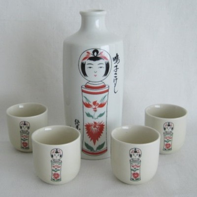 Japanese Sake Bottle & 4 Cups, Narugo Japanese Sake Bottle & 4 Cups, Narugo
